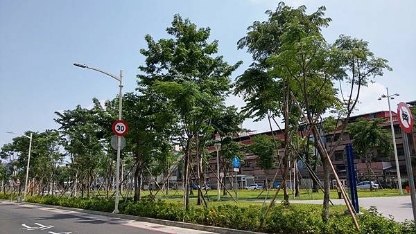 高雄鐵路綠園道（鳳山車站 - 高雄民族一路） 10.jpg