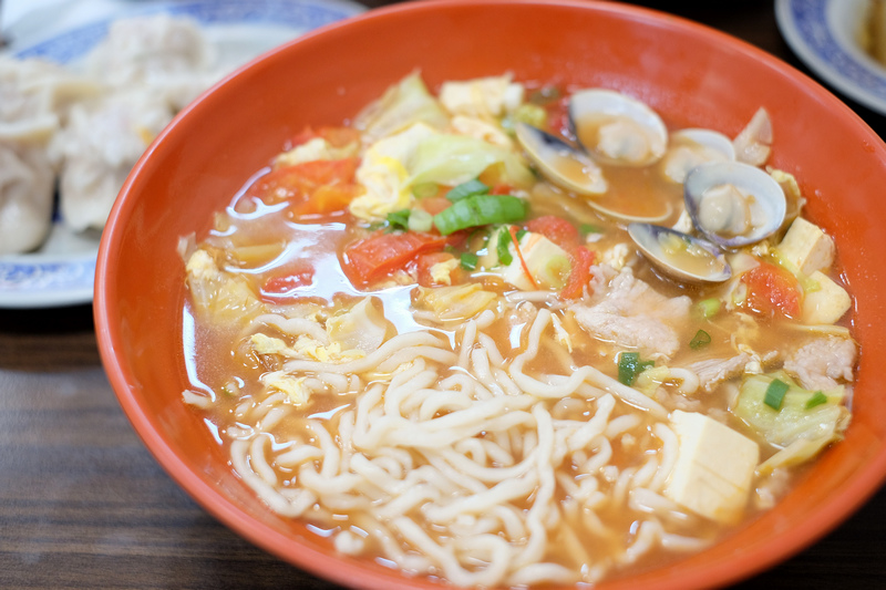 新莊 珍珍小館 番茄肉片蛋花湯拉麵超讚 每一口都是滿滿的料 坊間1 5倍大的水餃也很紅 波比看世界 新莊 珍珍小館 番茄肉片蛋花湯拉麵超讚 每一口都是滿滿的料 坊間1 5倍大的水餃也很紅 波比看世界