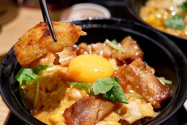 東京車站親子丼 本家あべや 炙燒秋田比內地雞 蛋滑濃郁好美味 波比看世界 痞客邦