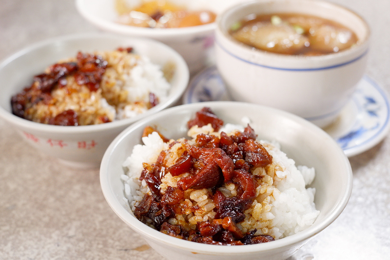 [食記] 北投市場：矮仔財滷肉飯  排隊陣仗超驚人