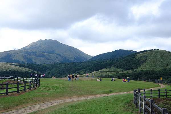 陽明山 擎天崗大草原步道 看牛開放免門票 公車交通怎麼去一日遊 波比看世界 痞客邦 陽明山 擎天崗大草原步道 看牛開放免門票 公車交通怎麼去一日遊 波比看世界 痞客邦