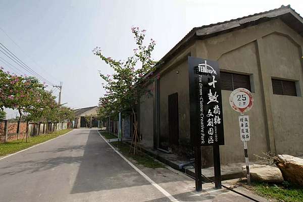 高雄 橋頭糖廠 免門票 五分車 烤肉控窯 美食冰棒親子一日遊 波比看世界 痞客邦