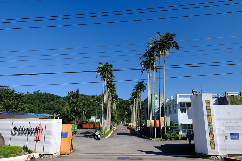 宜蘭礁溪 Herbelle龍潭湖畔悠活園區 全台最大貨櫃屋 門票菜單分享 波比看世界 痞客邦