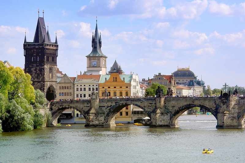 charles-bridge-3504485.jpg