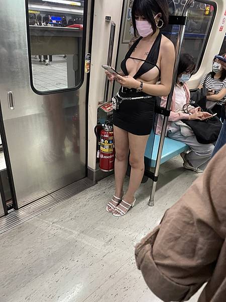 一直噴酒精的風險在那裡? 一直噴酒精的風險在那裡?