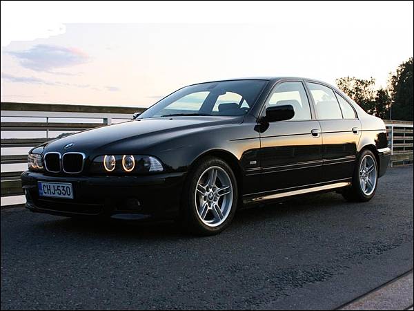 Black-BMW-E39.jpg