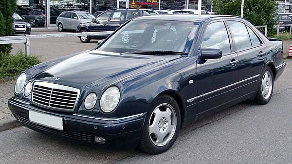 Mercedes-Benz_W210_front_20080809.jpg