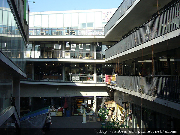 090128-067 仁寺洞 Ssamziegil Shopping Centre.JPG
