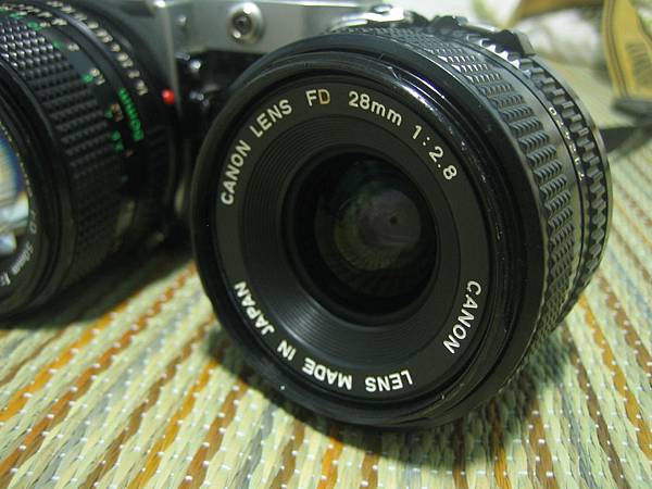 28mm f/2.8