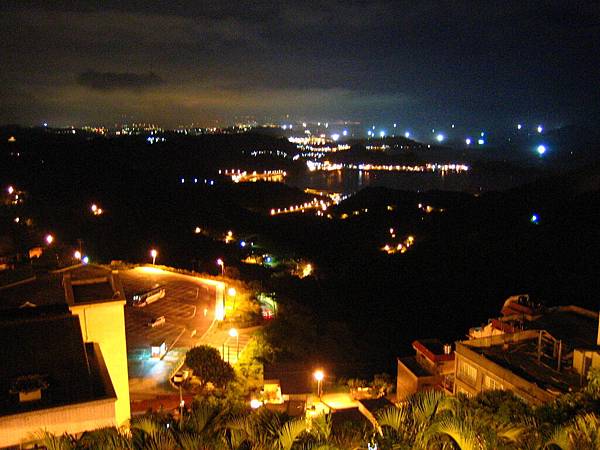 小相機還是可以拍出不錯的夜景