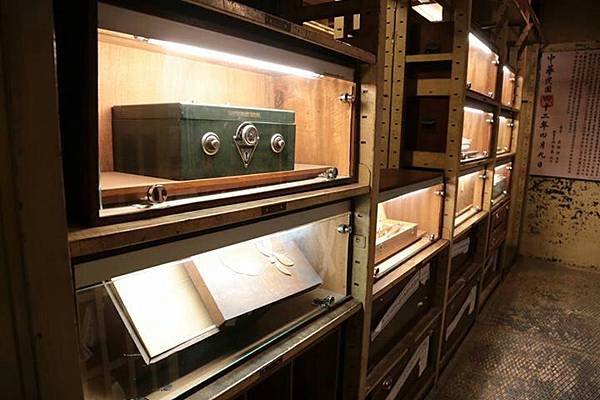 10153009764851845 10153009764851845