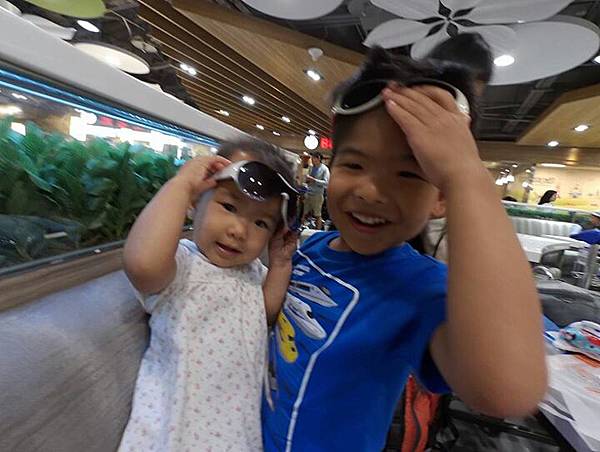 10153009795816845 10153009795816845