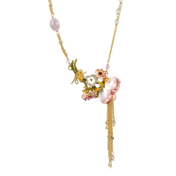 bouquet-of-cream-anemones-and-chains-necklace (2)