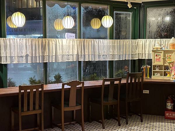 台北探店報告 復古味濃濃的喫茶店│炭波波 喫茶店 🌸
