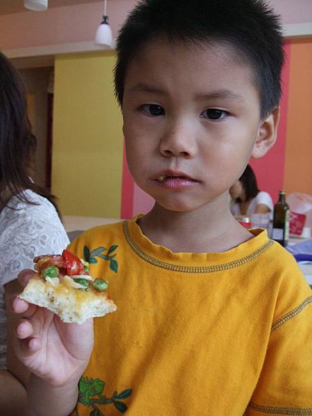 自己做的披薩特別好吃喔！