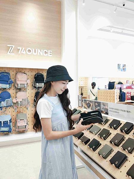 👛〔參訪×台中〕全家人的包都可以在這裡買到『74ounce』