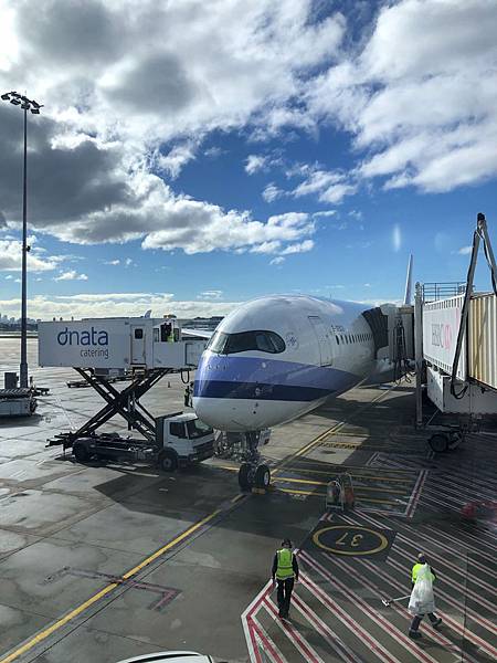 [問卦] 為啥機場的USB充電器幾乎都不能用