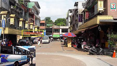 BUS STOP.jpg BUS STOP.jpg