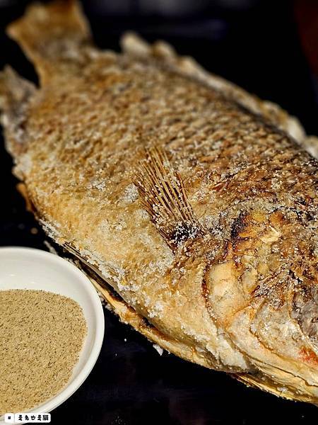 新北泰山集鮮城水產餐廳,中午開店擁有超大空間,有KTV包廂可 新北泰山集鮮城水產餐廳,中午開店擁有超大空間,有KTV包廂可