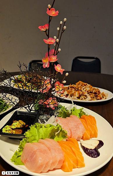 新北泰山集鮮城水產餐廳,中午開店擁有超大空間,有KTV包廂可 新北泰山集鮮城水產餐廳,中午開店擁有超大空間,有KTV包廂可