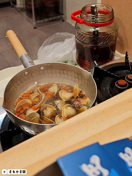 新竹城隍廟海王乾燒蛤蠣專賣！雲林養殖蛤蜊大又鮮、多種口味！每