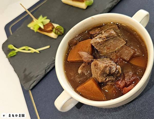 台中隱密在藍色公路旁一星級岩燒料理嵐會館,親子、寵物友善!一 台中隱密在藍色公路旁一星級岩燒料理嵐會館,親子、寵物友善!一