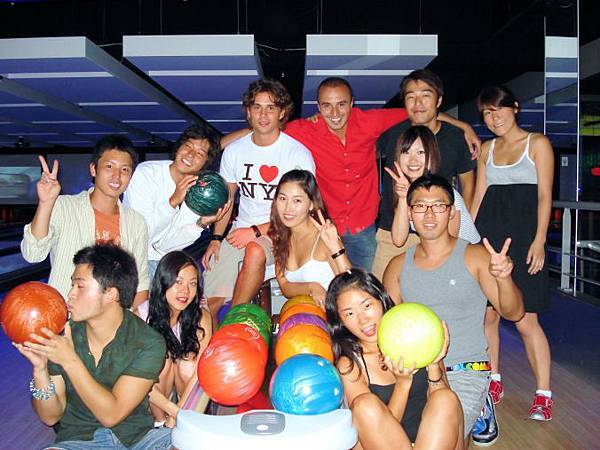 澳洲黃金海岸Pacific English Study-bowling2.jpg