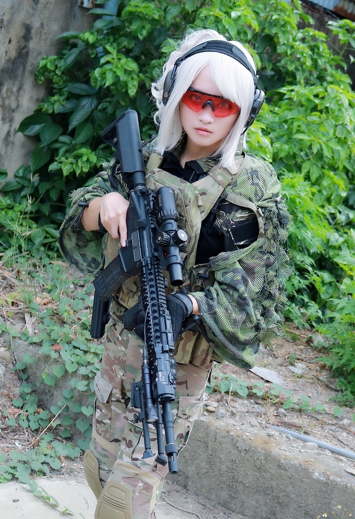 台灣軍武娘 Templars gear 寡人有疾 吉利服 綠多地迷彩 生存遊戲 裝備穿搭 AOR PINK VFC MK12 叢林場地.jpg