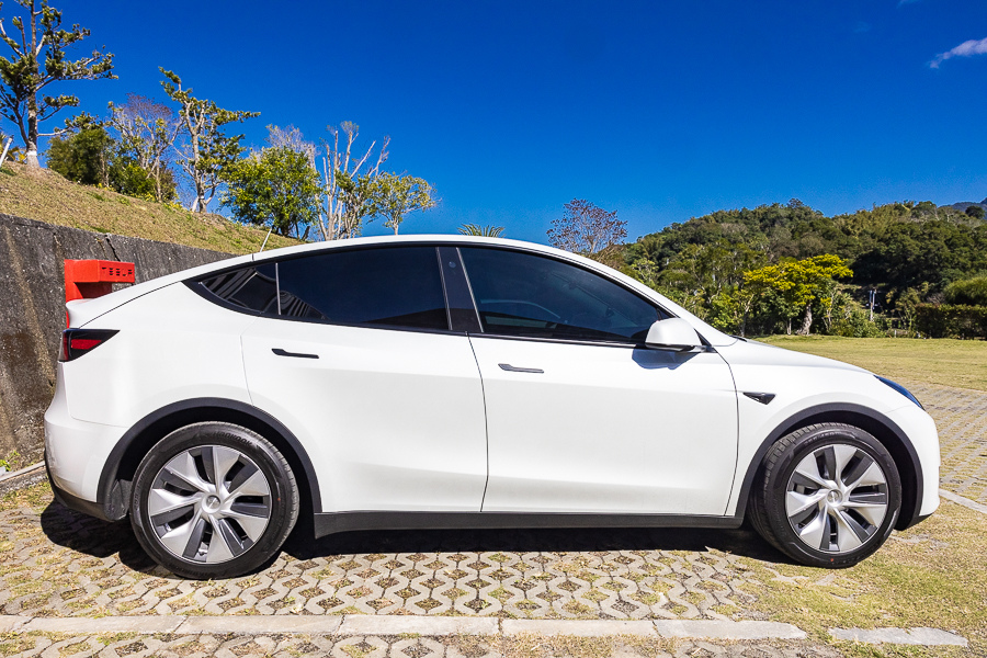 [電車] Tesla Model Y 開箱暨半年使用心得(上)