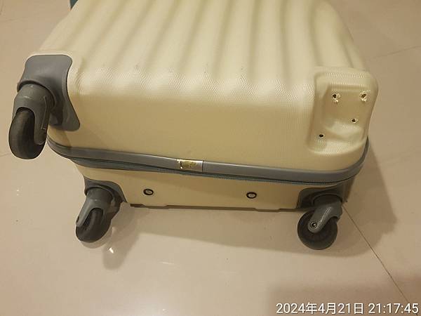 行李箱更換萬向輪