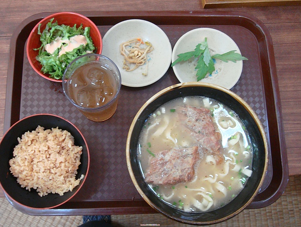 0410-11我們的第一餐..沖繩SOBA.JPG