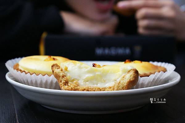 【台南甜點】Magma美格瑪起司塔|超犯規!鳳梨起司塔。鳳梨的酸甜、起司的鹹香,怎麼能不愛上! 【台南甜點】Magma美格瑪起司塔|超犯規!鳳梨起司塔。鳳梨的酸甜、起司的鹹香,怎麼能不愛上!