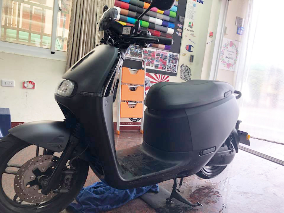 台南汽機車包膜 膜幻色彩 來自未來的配備 全車包膜激省 神奇的板金自體修復 愛車族應盡的保護義務 台南大媽走天下