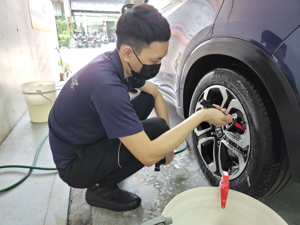 岫舫車體美研,台南汽車美容鍍膜推薦,台南手工洗車拋光8.jpg