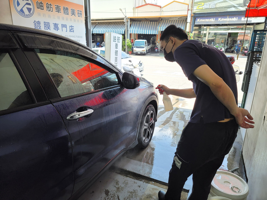 岫舫車體美研,台南汽車美容鍍膜推薦,台南手工洗車拋光19.jpg