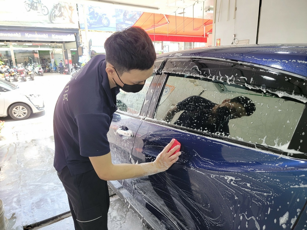 岫舫車體美研,台南汽車美容鍍膜推薦,台南手工洗車拋光25.jpg