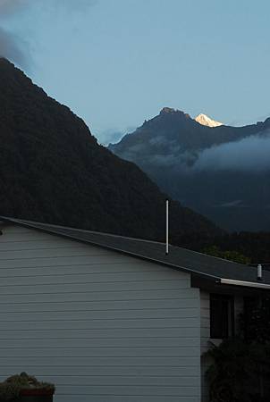 Matheson Hotel 背景-->庫克山