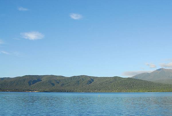 Te Anau 早晨湖景2