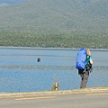 Te Anau 早晨湖景_早起的背包客