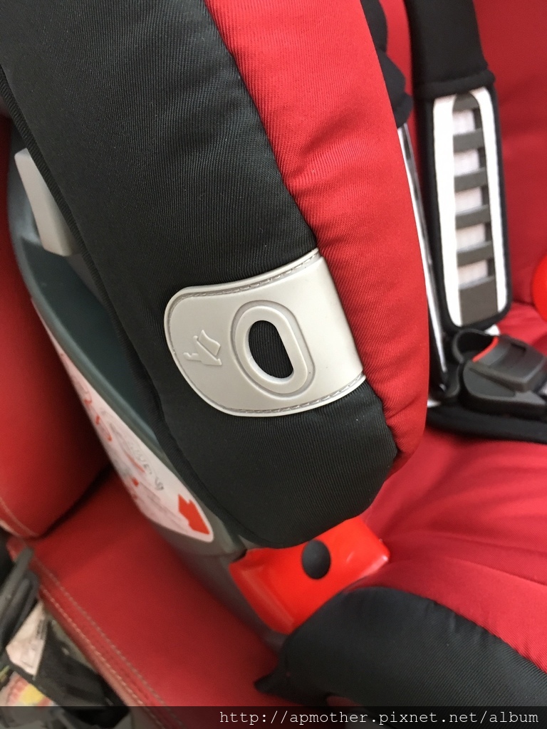 Britax1-12成長汽座_995.jpg