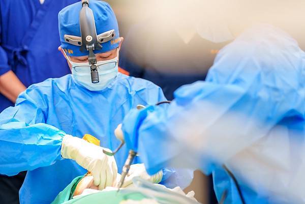 天鵝頸手術效果不好不一定是手術失敗、而是缺少墊下巴或是拉皮手術 天鵝頸手術效果不好不一定是手術失敗、而是缺少墊下巴或是拉皮手術