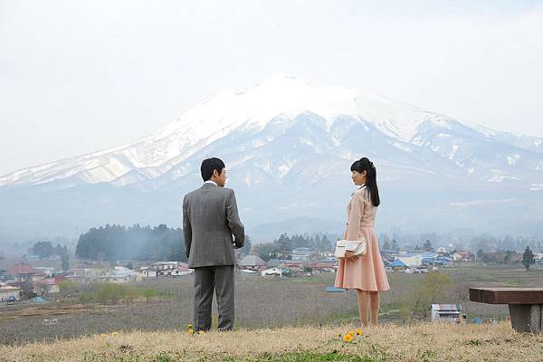 【這一生，至少當一次傻瓜】菅野美穗(右)和阿部貞夫(左)結婚前的約會