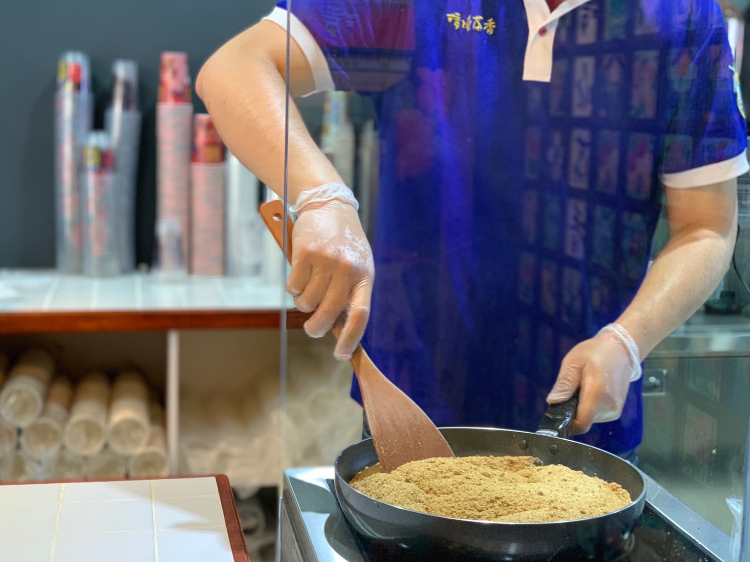 【新北新莊】清水茶香 富國店│必喝飲料店,打卡一定要來這間!2020年2月進駐新莊【台灣老花磚 美好再現】超美古宅磚瓦杯洗版IG【現炒黑糖】黑糖珍珠鮮奶/流心奶黃啵啵奶/綠豆沙牛奶,家喻戶曉 25年好口碑! 【新北新莊】清水茶香 富國店│必喝飲料店,打卡一定要來這間!2020年2月進駐新莊【台灣老花磚 美好再現】超美古宅磚瓦杯洗版IG【現炒黑糖】黑糖珍珠鮮奶/流心奶黃啵啵奶/綠豆沙牛奶,家喻戶曉 25年好口碑!
