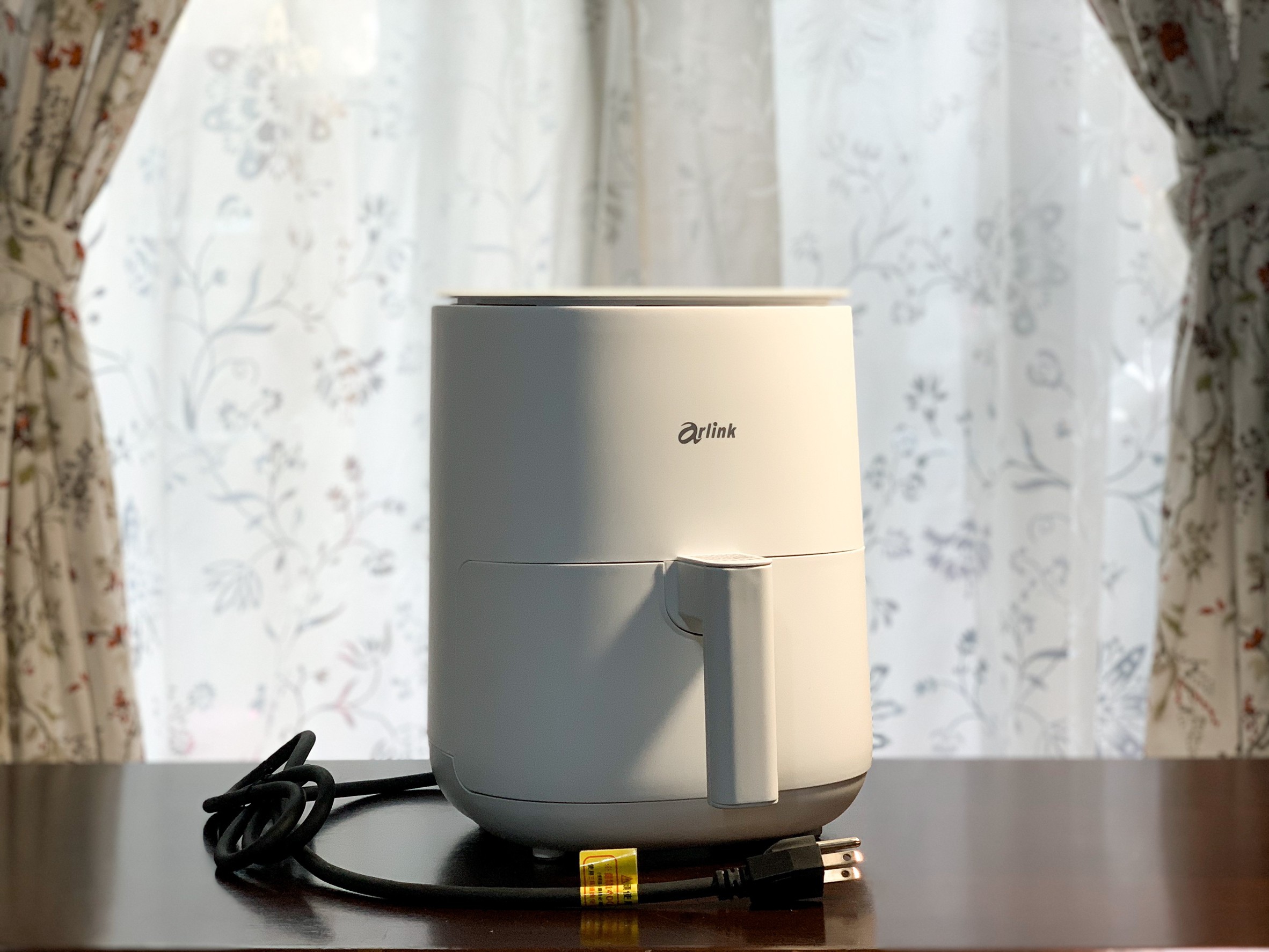 Arlink 小白同學氣炸鍋│是家電也是藝術品!輕巧超省空間x北歐風美型氣炸鍋,通過SGS無毒檢驗【獨家不沾塗層+1400W超大火力】料理快速又易清洗│母親節蛋糕DIY│玫瑰戚風蛋糕食譜 Arlink 小白同學氣炸鍋│是家電也是藝術品!輕巧超省空間x北歐風美型氣炸鍋,通過SGS無毒檢驗【獨家不沾塗層+1400W超大火力】料理快速又易清洗│母親節蛋糕DIY│玫瑰戚風蛋糕食譜