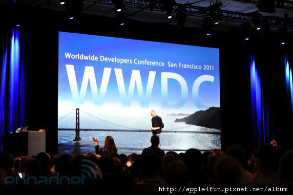 stevejobswwdc2011liveblogkeynote1117.jpg