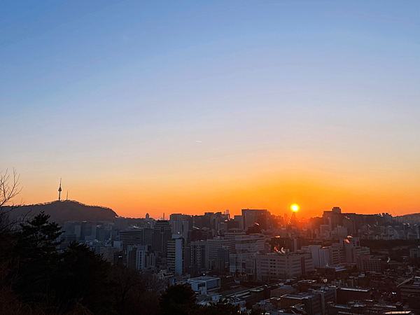 【2023冬。首爾】Day2。駱山公園看夕陽。大學路回味Mo