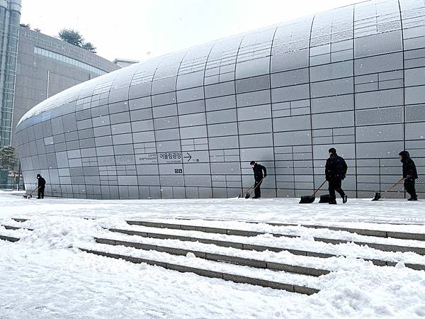 【2023冬。首爾】Day5。聖誕節下雪的東大門。終於收集到