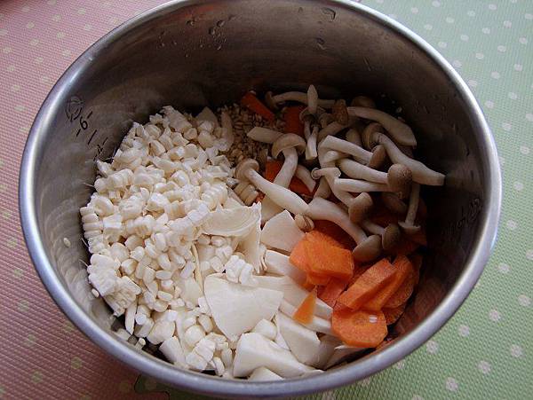 紅蘿蔔竹筍香菇玉米粥
