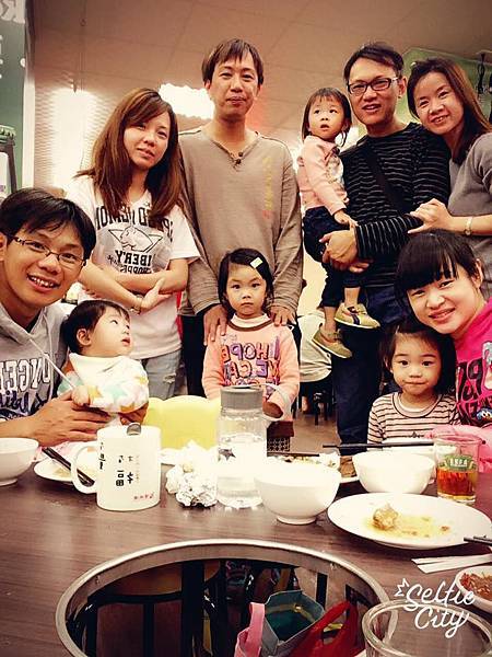 2015-11-28上午看完牙齒,晚上和家人聚餐 2015-11-28上午看完牙齒,晚上和家人聚餐
