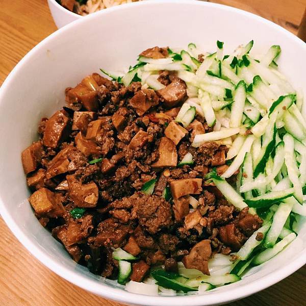 炸醬麵.jpg 炸醬麵.jpg